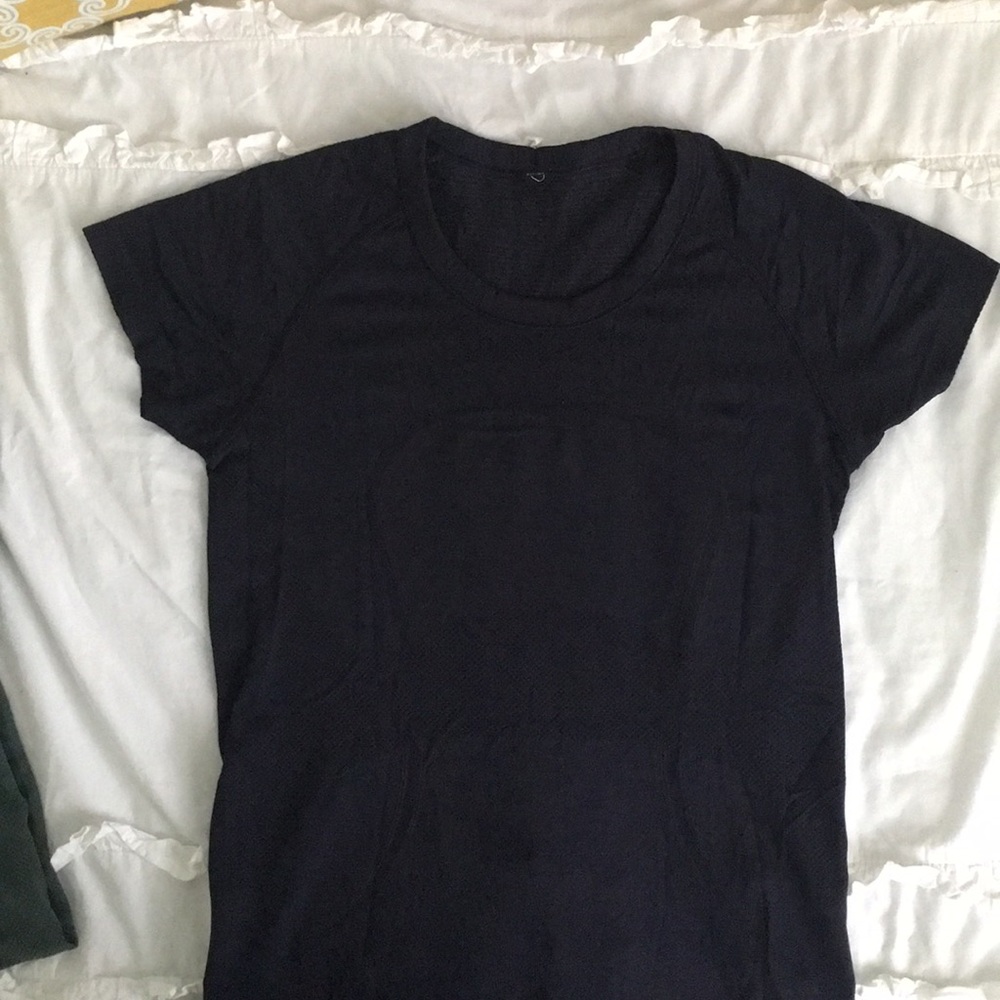 Navy Lululemon Swiftly Tech Shirt Size 8